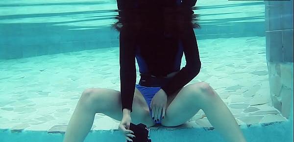  Hot underwater pool masturbation of Emi Serene